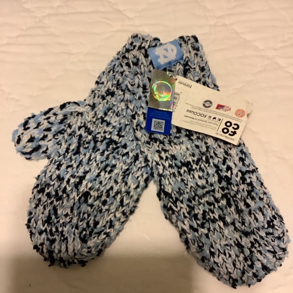 New UNC Chapel Hill Mittens - Picture 2 of 3
